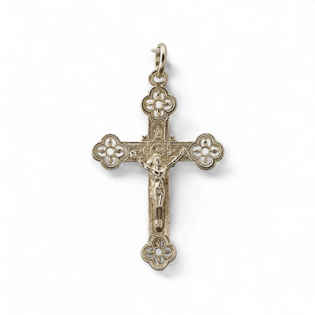 Cruz de plata calada con Cristo