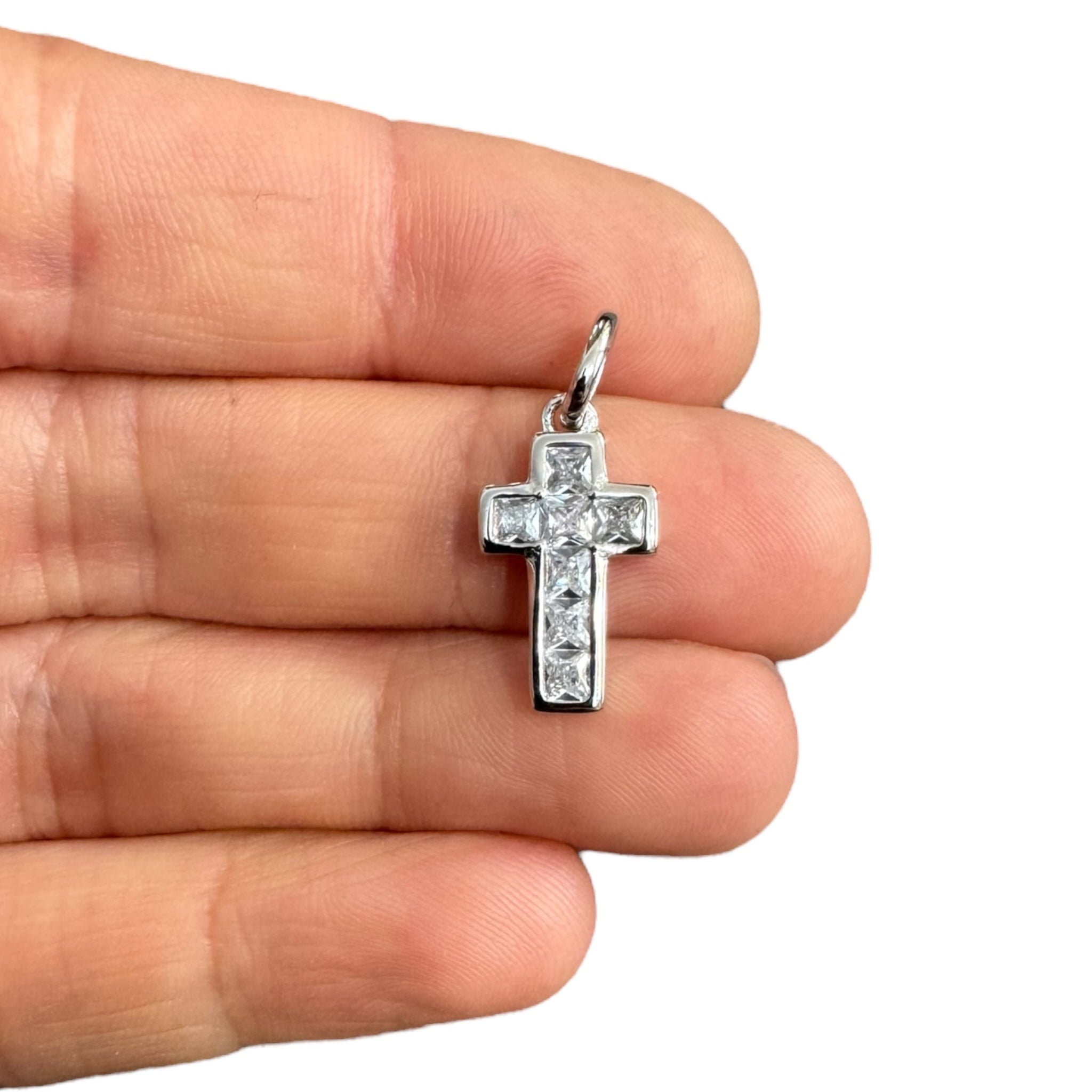 Cruz de plata y circones