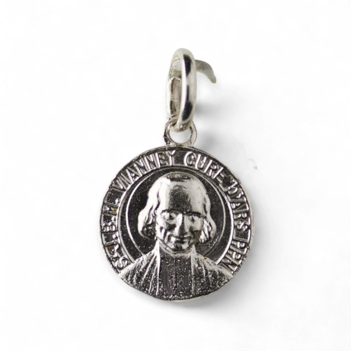 Medalla de Santa Filomena y Santo Cura de Ars en plata - detalle