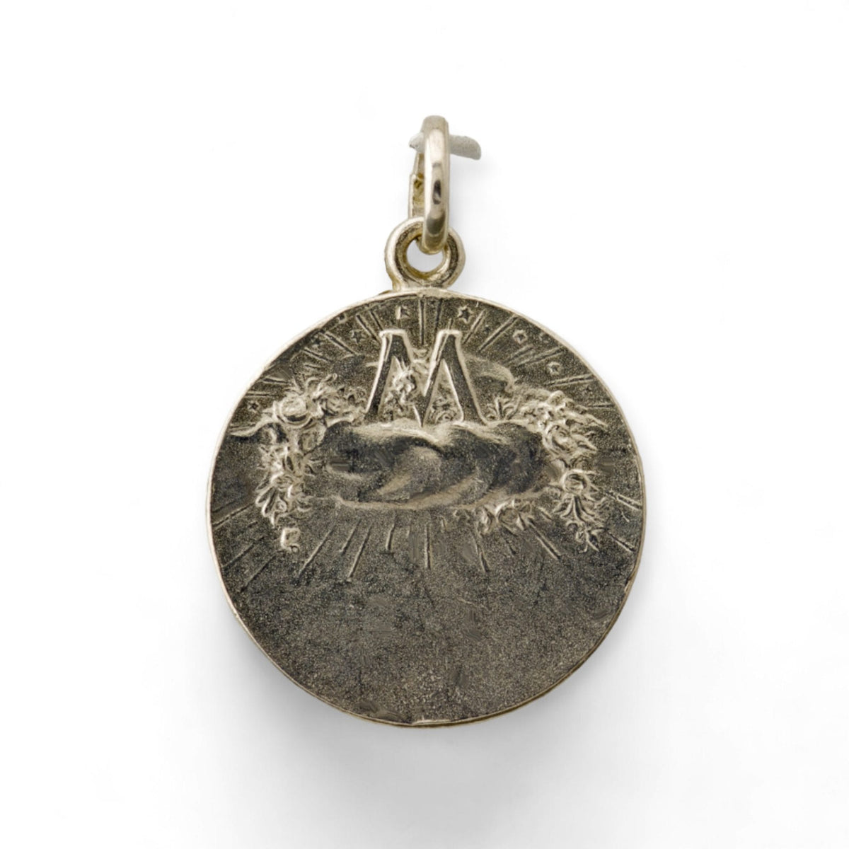 Medalla de la Virgen María en plata - detalle
