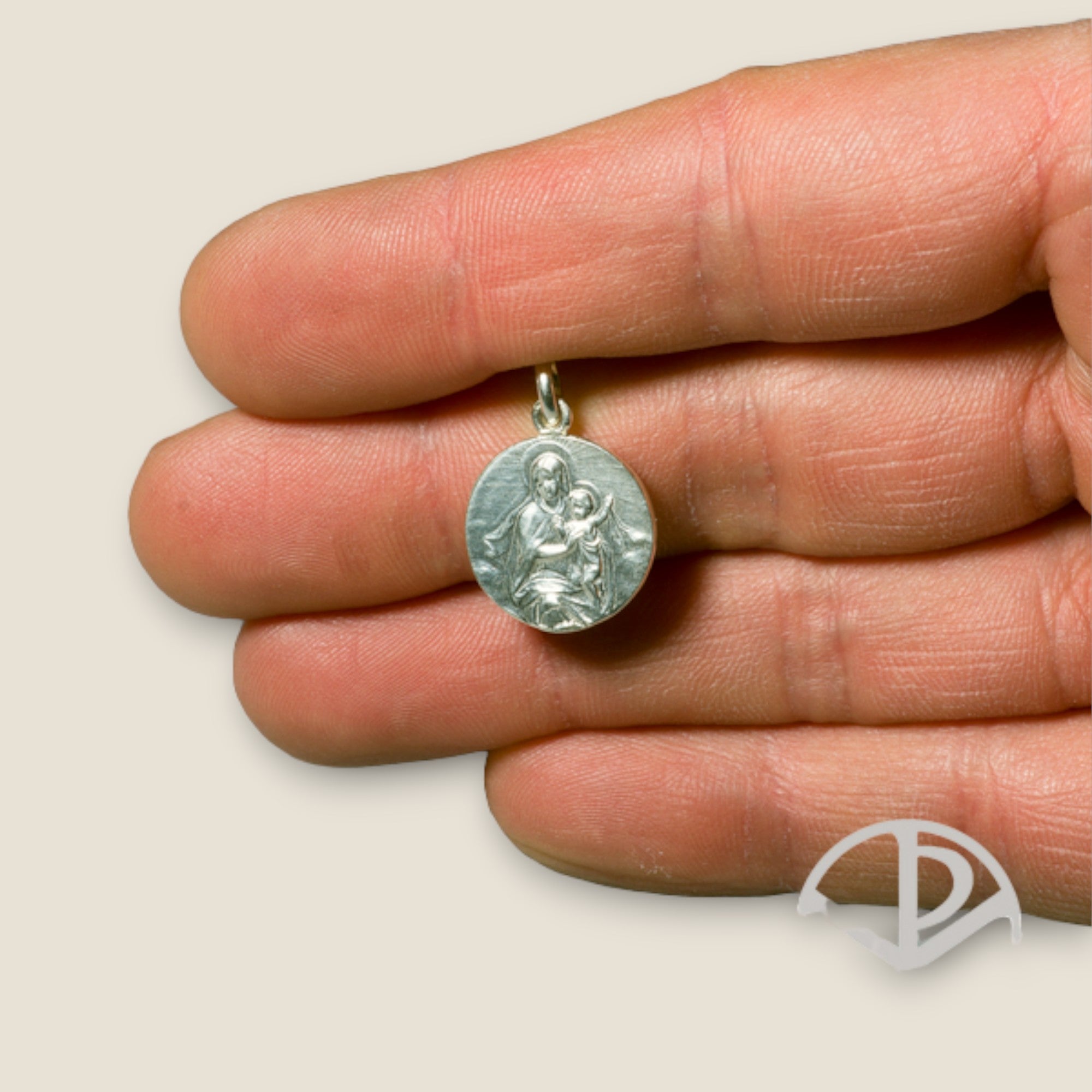 medalla-escapualrio-b-mano