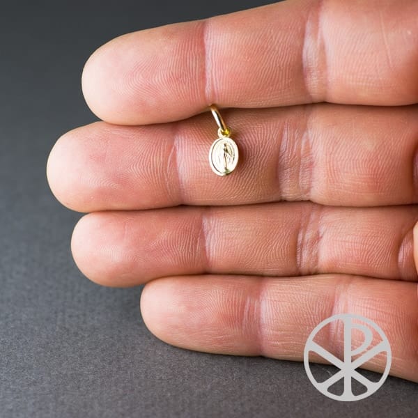 medalla milagrosa de oro 18k 10mm x 6mm mano