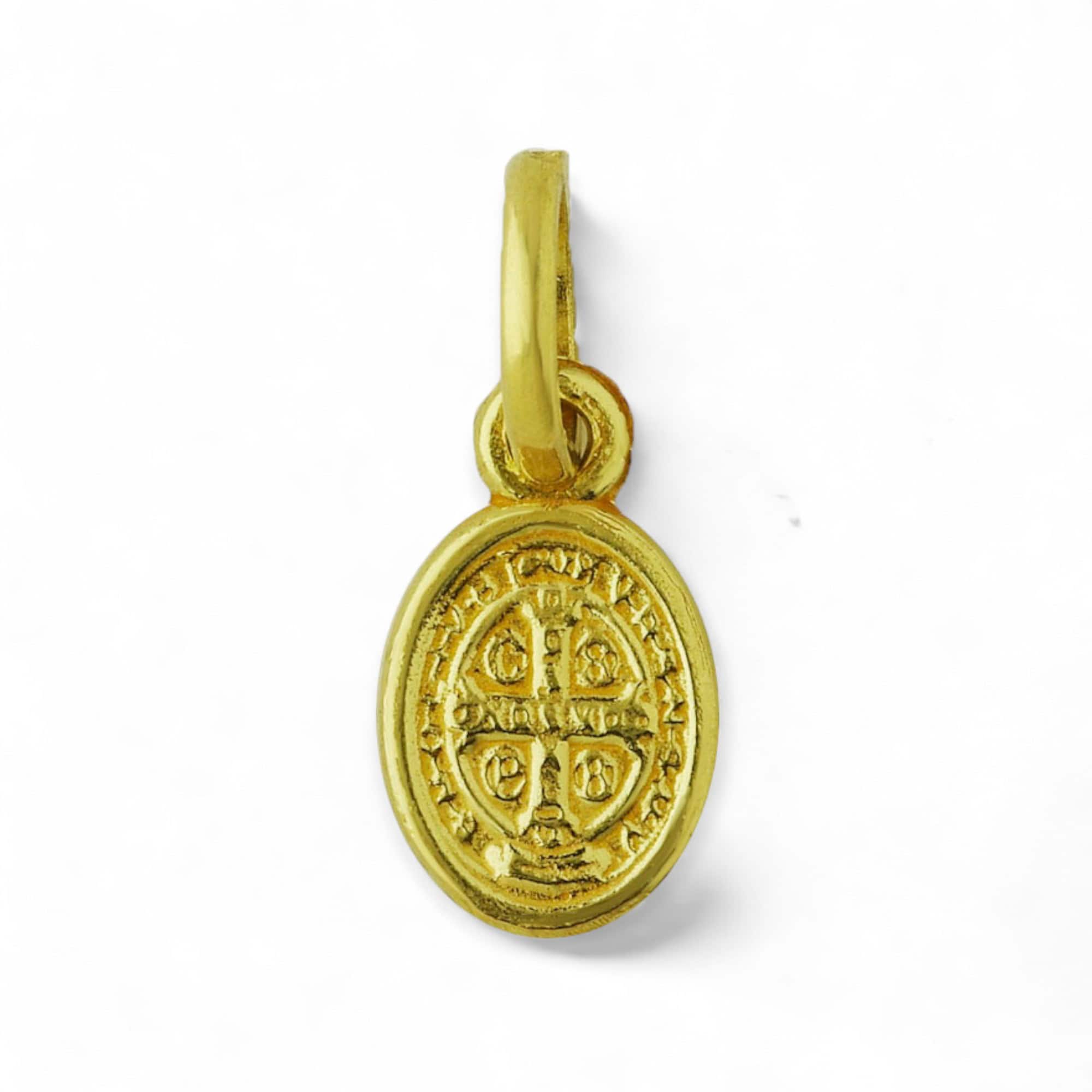 medalla san benito pequena oro 18k 13mm x 8mm reves
