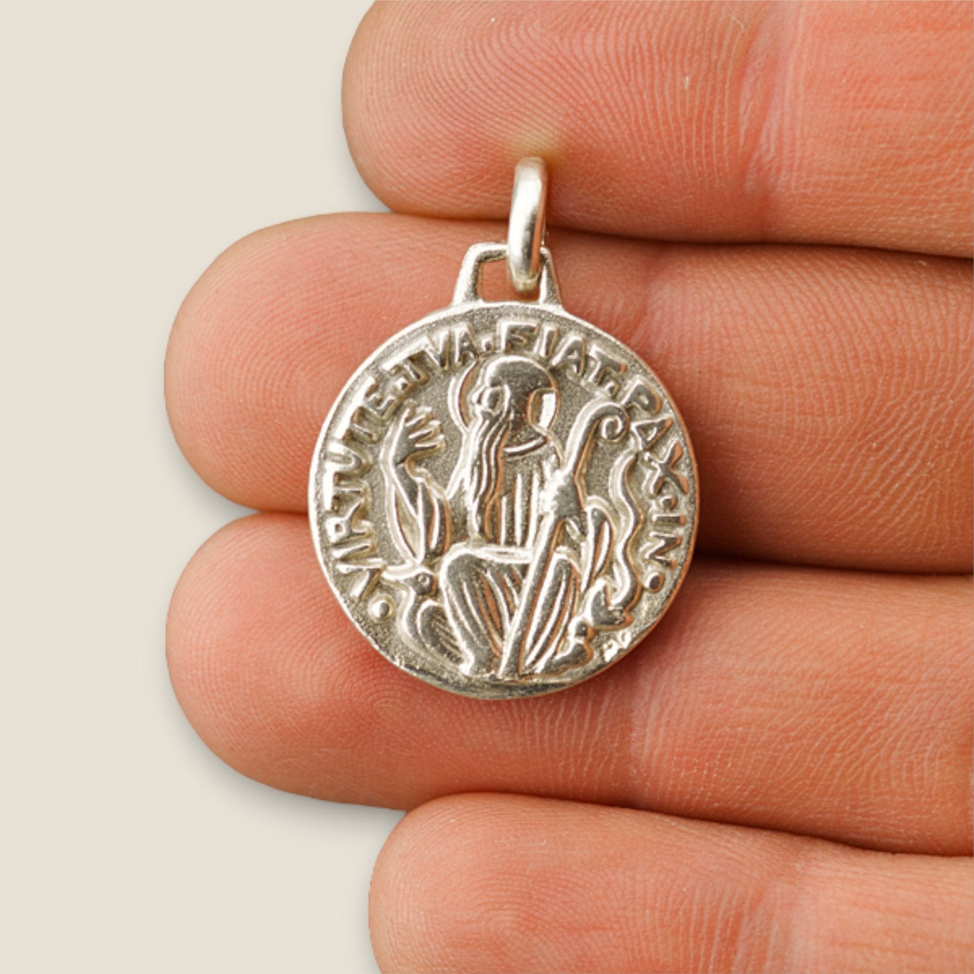 medalla san benito py plata 20mm mano