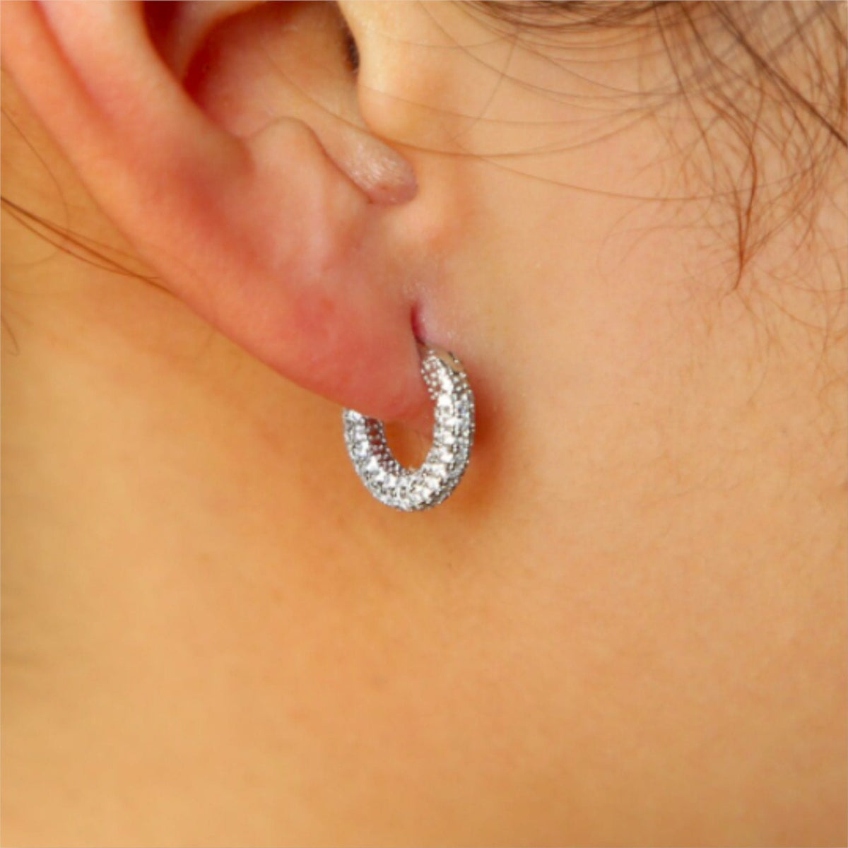 Aros argolla en plata con circones mini - detalle
