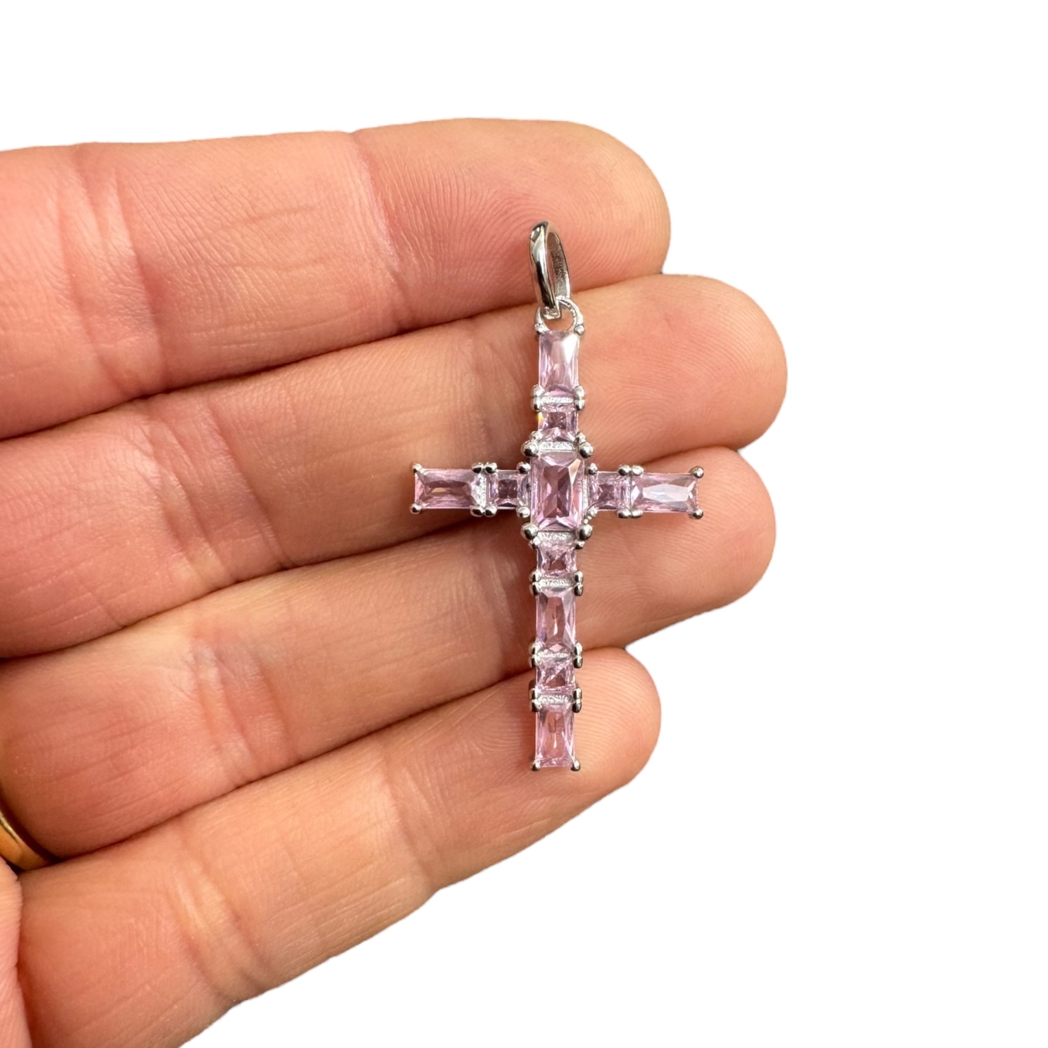 Cruz de plata y circones