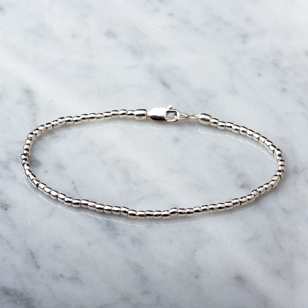 Pulsera de mostacillas con plata