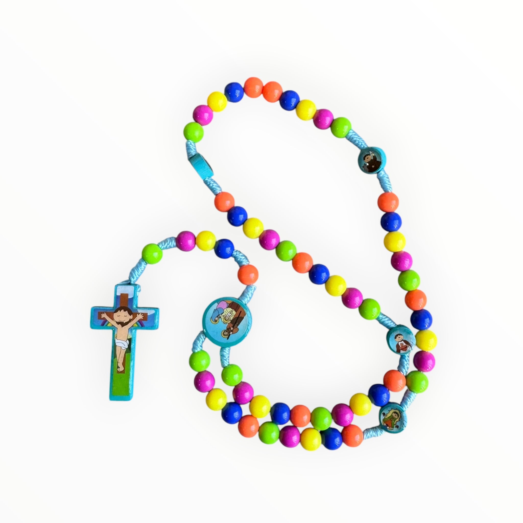 Rosario infantil multicolor con cuentas de plástico neón, medallas de santos ilustrados y crucifijo decorativo, ideal para primera comunión y catequesis
