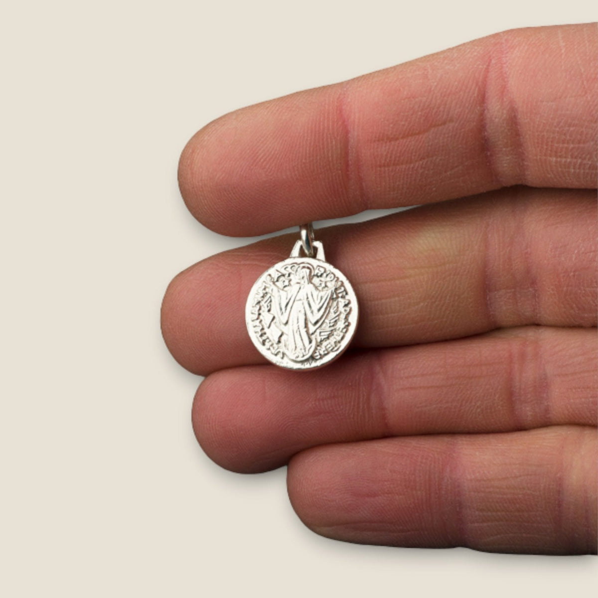 Medalla de Santa Teresa en plata - detalle
