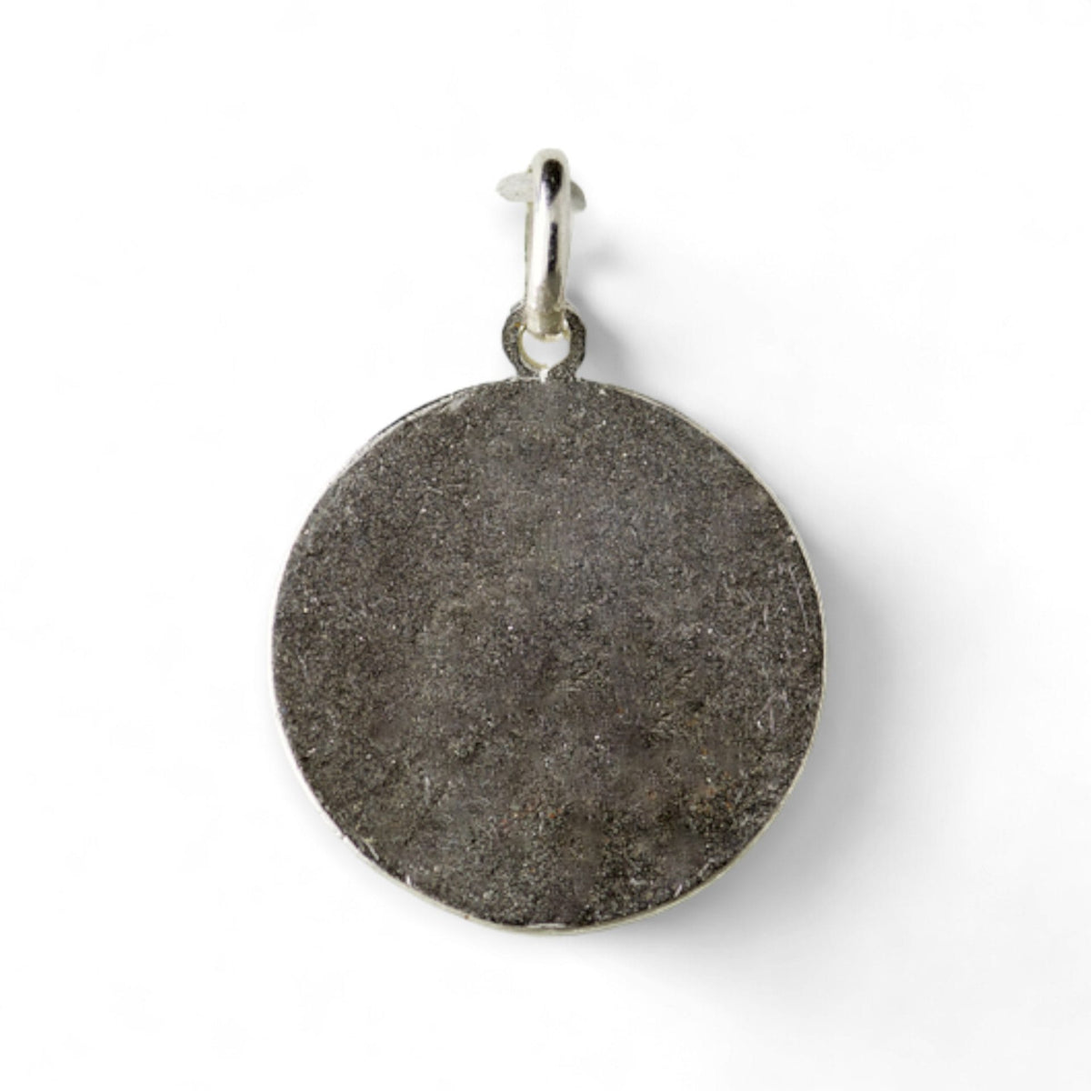 Medalla de Santa Teresa de los Andes en plata - detalle