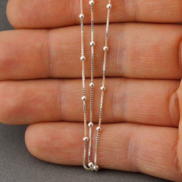 Cadena veneciana con bolitas