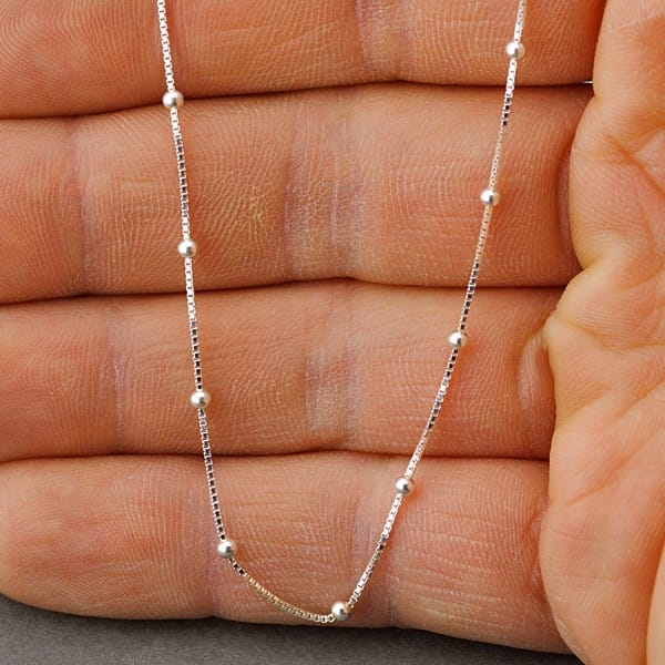 Cadena veneciana con bolitas