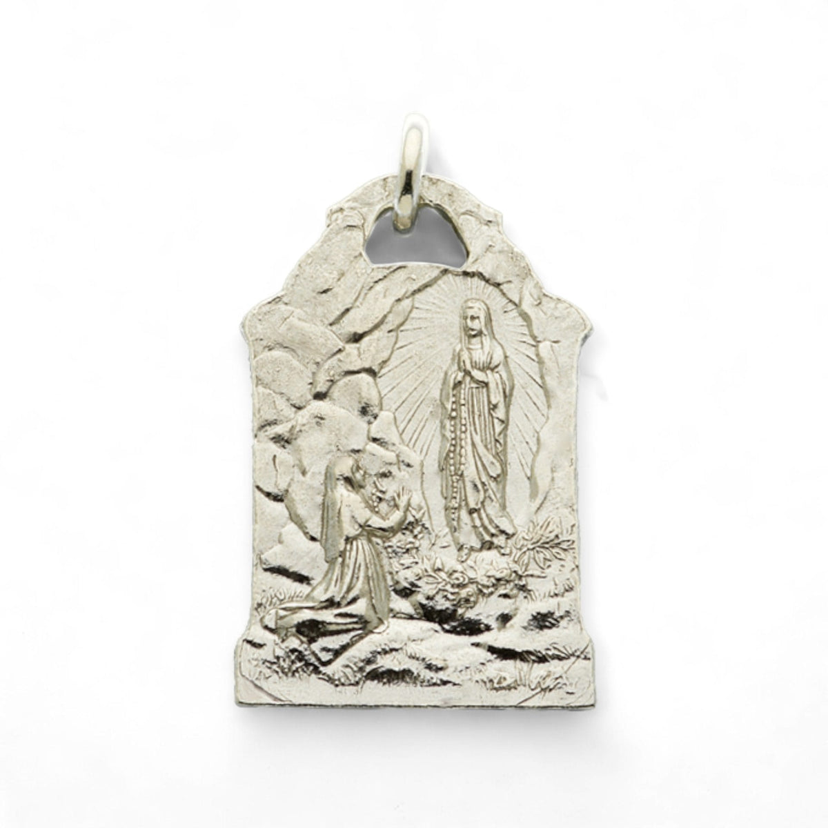 Medalla de la Virgen de Lourdes Art Nouveau en plata - 30mm detalle