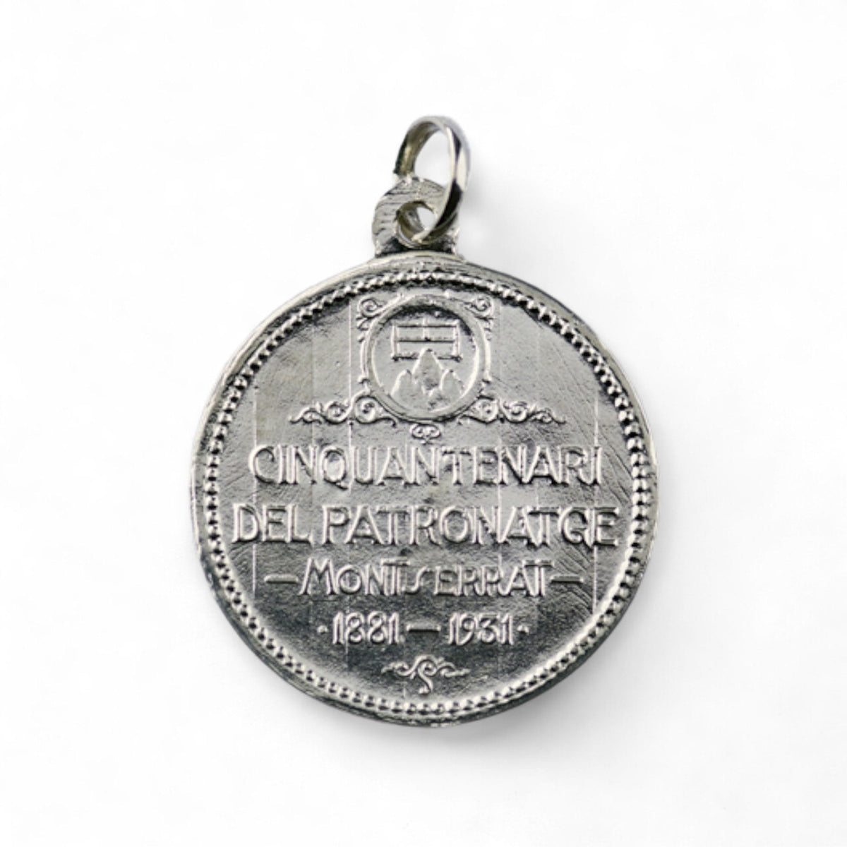 Medalla de la Virgen de Montserrat en plata - detalle