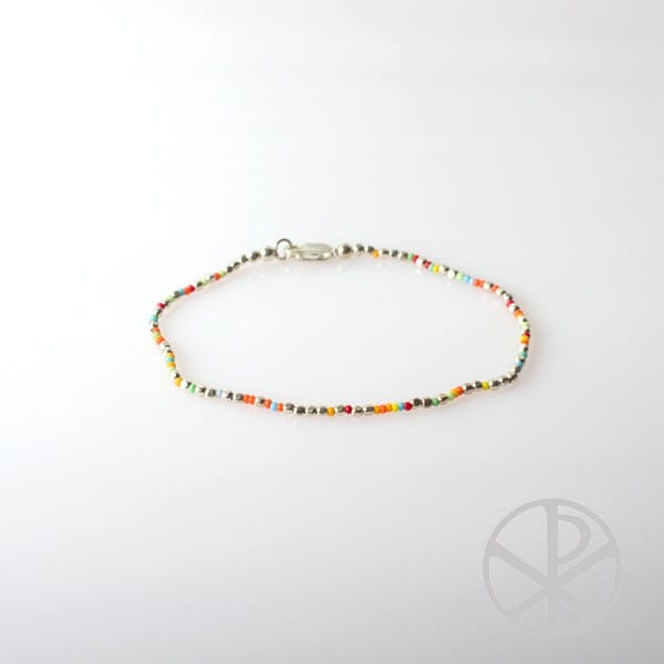 Pulsera de mostacillas con plata