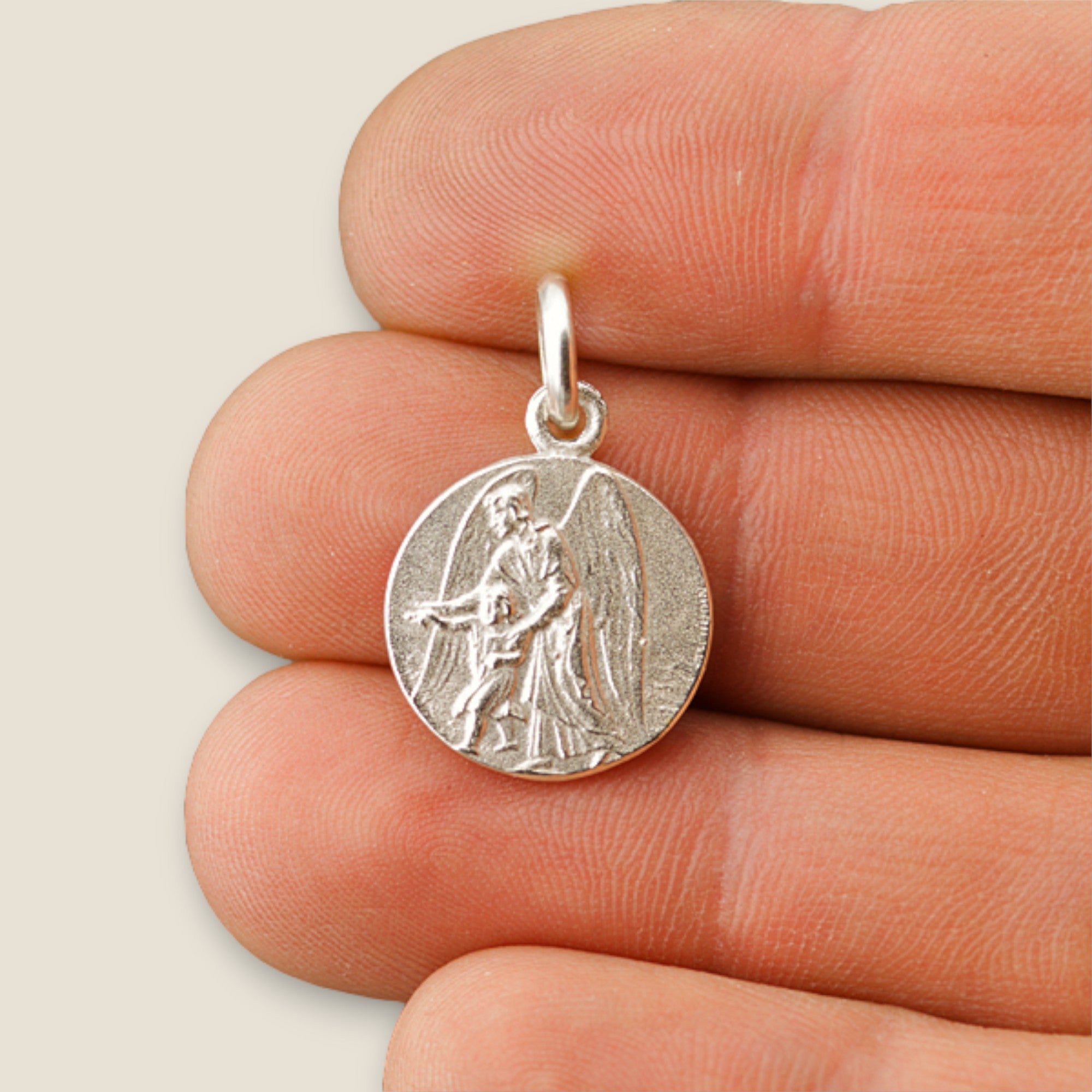 medalla-angel-de-la-guarda-plata-mano
