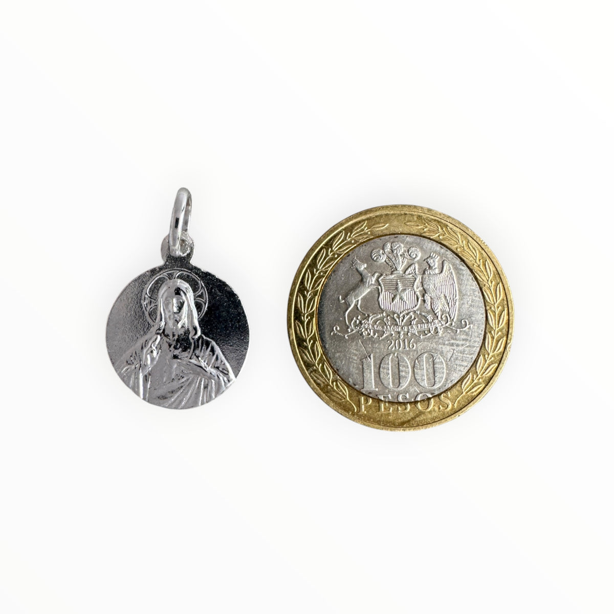 Medalla escapulario de la Virgen del Remedio en plata 950 con una moneda