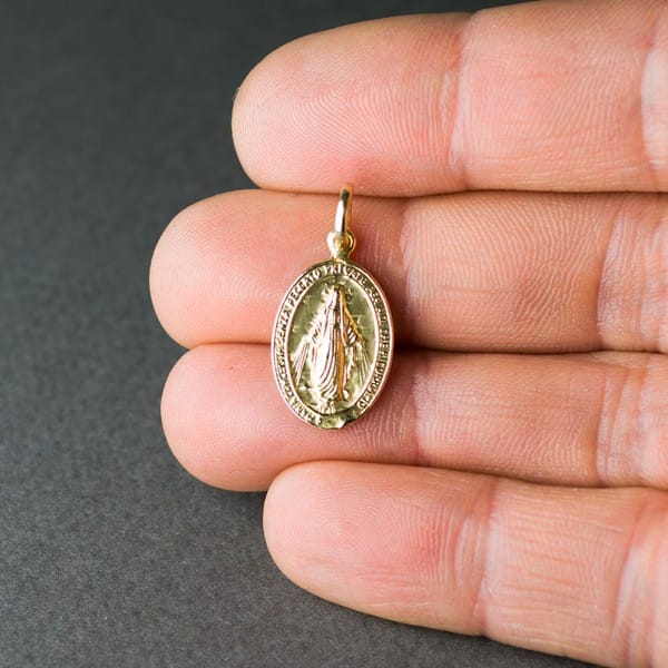 medalla milagrosa oro 18k v2 20mm mano