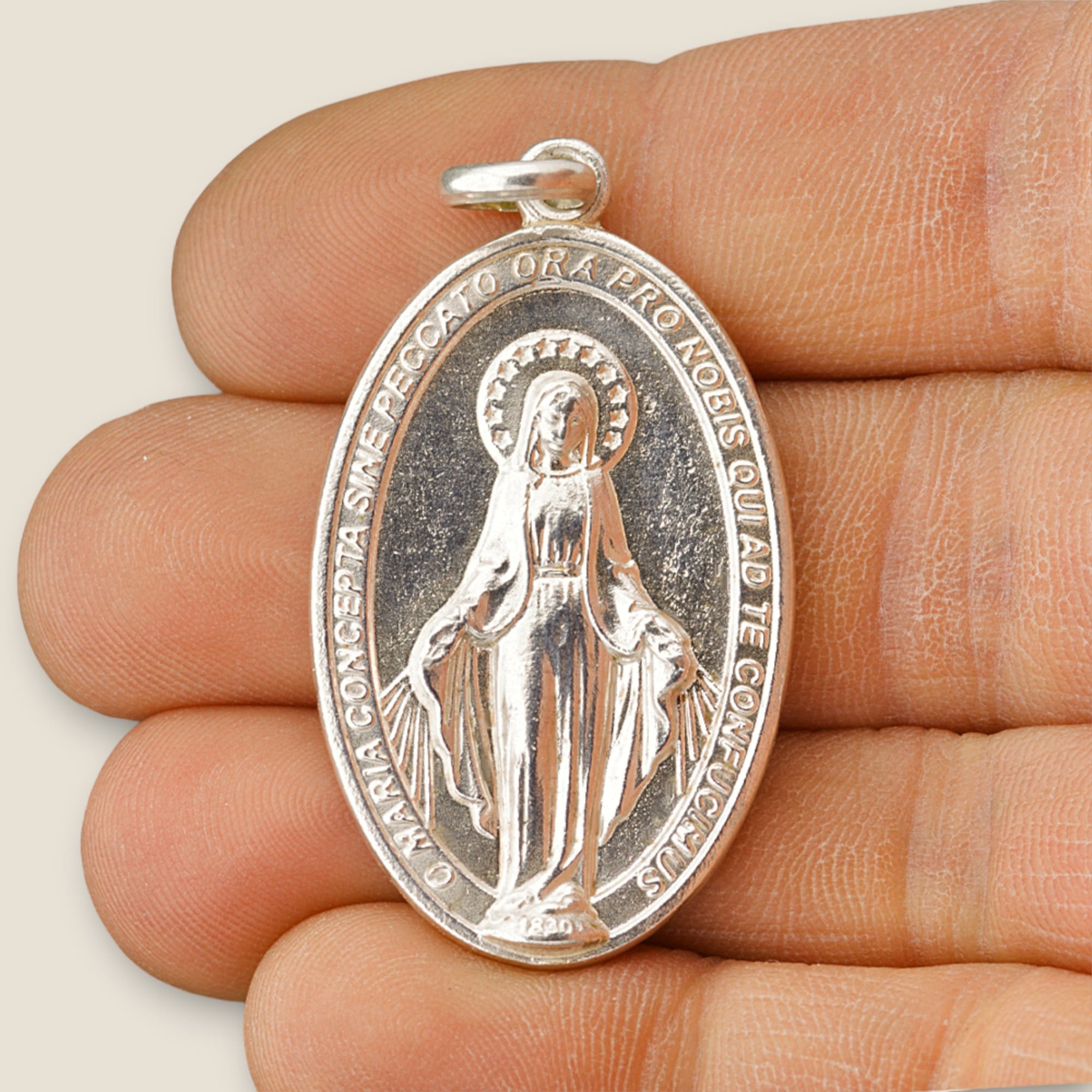 medalla milagrosa plata grande 42mm x 25mm mano