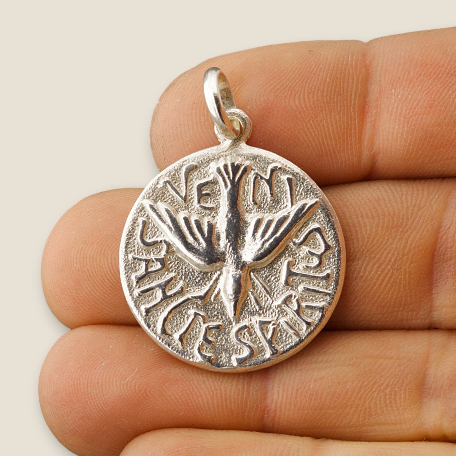 medalla religiosa espiritu santo plata mano