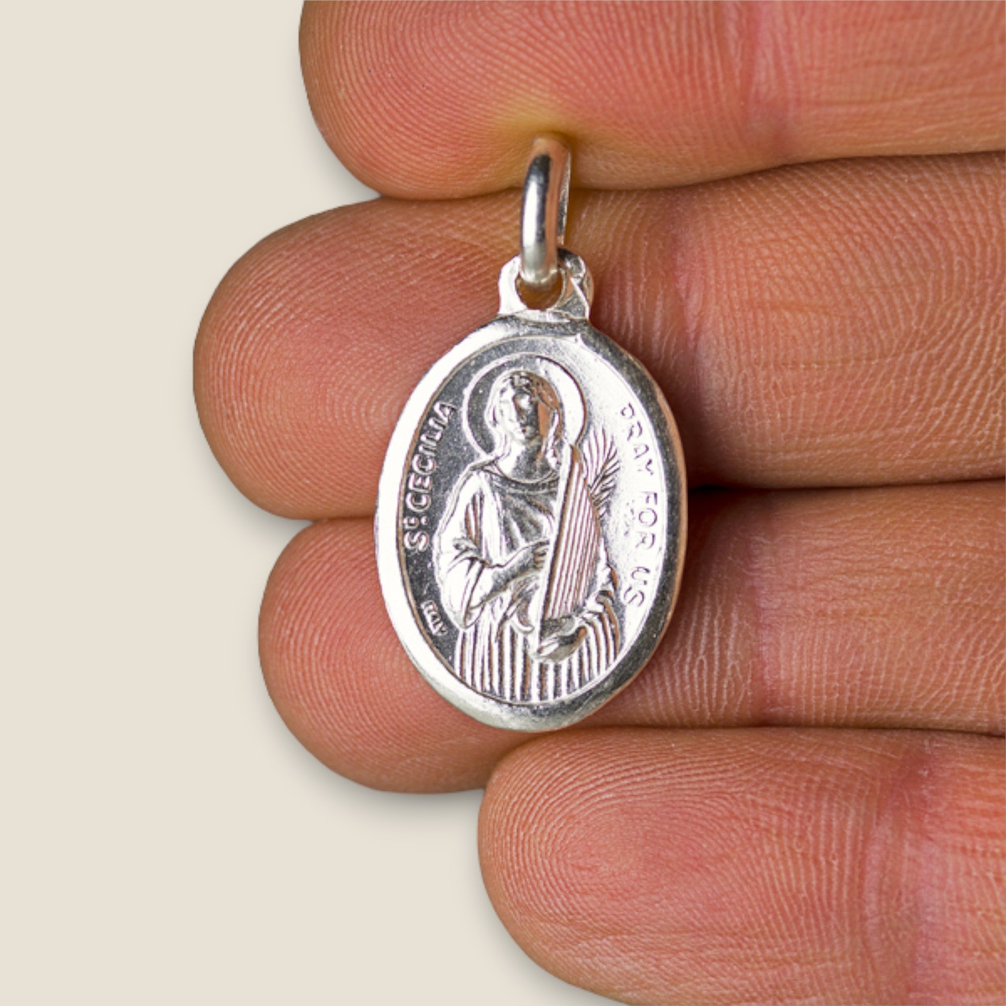 medalla santa cecilia plata mano