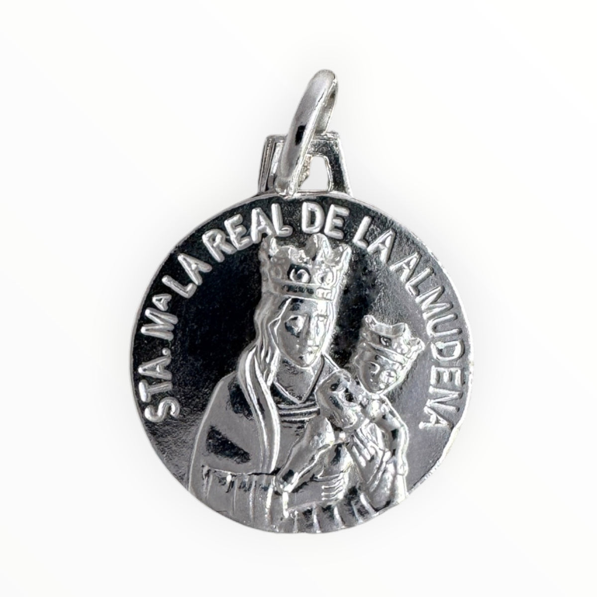 Medalla de la Virgen de Almudena en plata 950