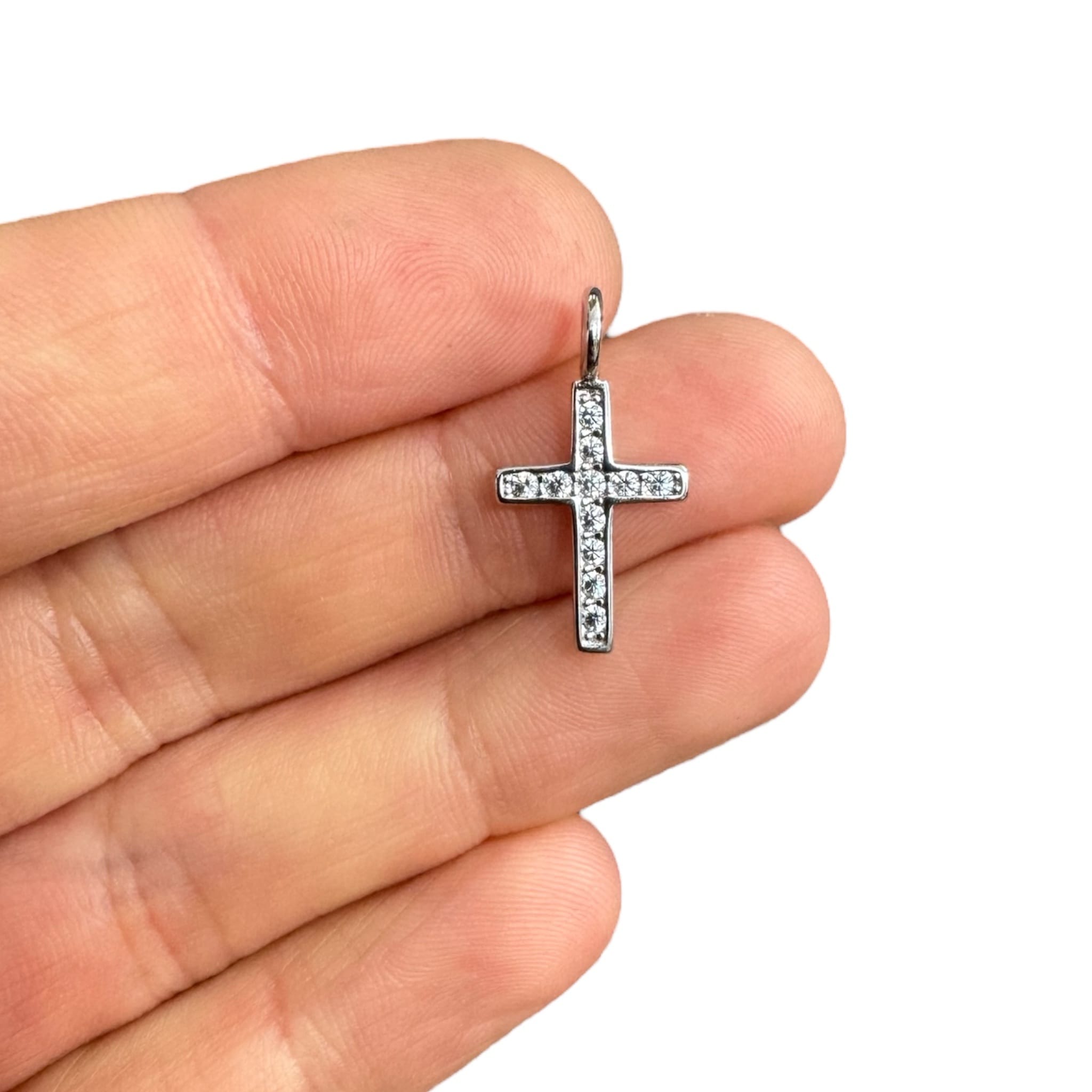 Cruz de plata y circones