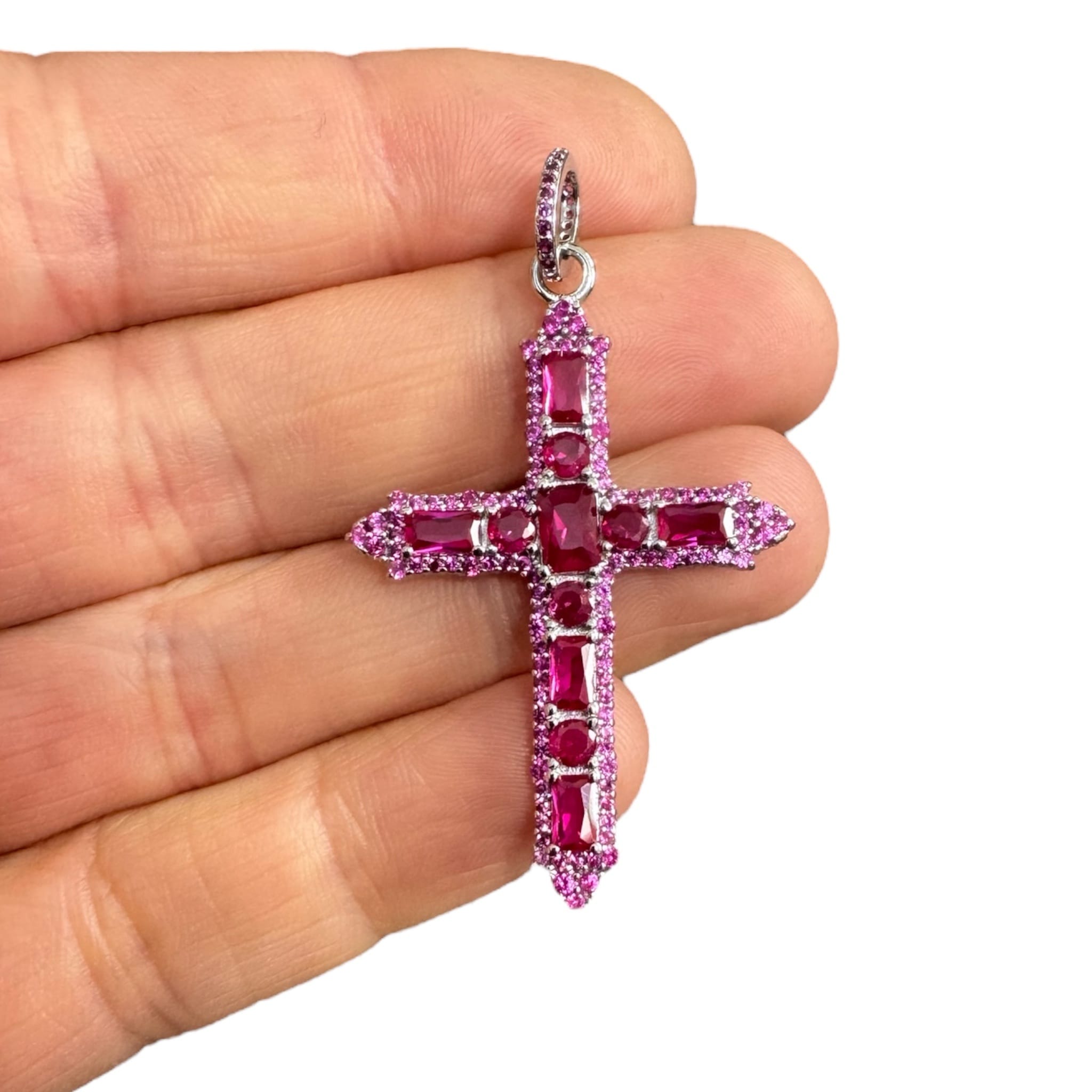 Cruz de plata y circones