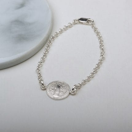 pulsera-con-medalla-san-benito-plata-frente