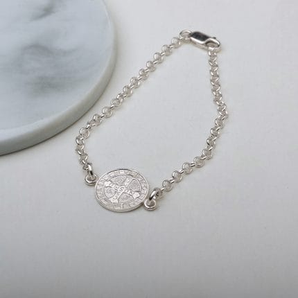 pulsera-con-medalla-san-benito-plata-reves